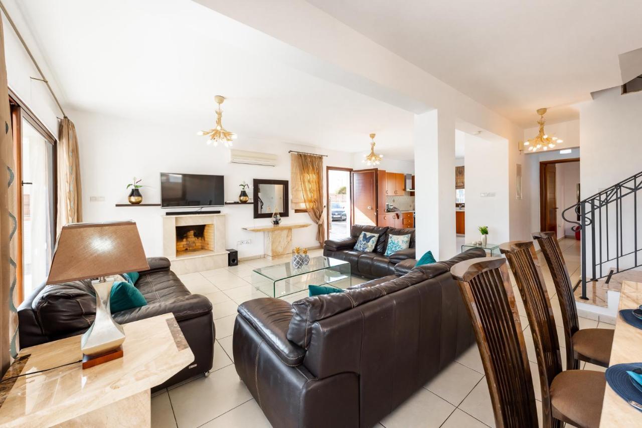 Sea Front Oceanus H2 By Ezoria Villas Ayía Nápa Extérieur photo